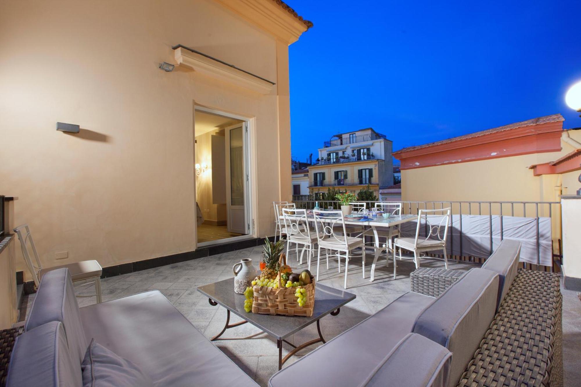 Amore Rentals - Appartamento Terrazza Tasso Sorrento Eksteriør bilde