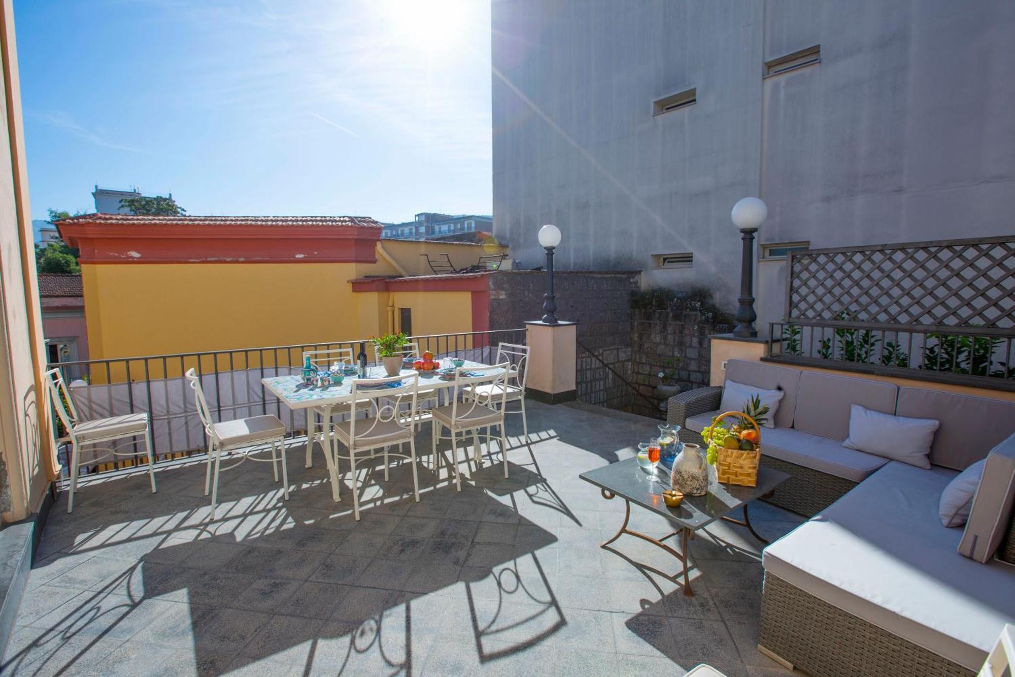 Amore Rentals - Appartamento Terrazza Tasso Sorrento Eksteriør bilde